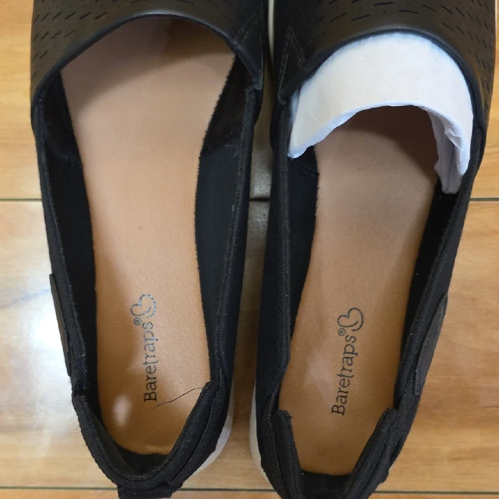 NEW Baretraps Viccia Black Round Closed Toe Perforated Slip-On Shoe Size 9